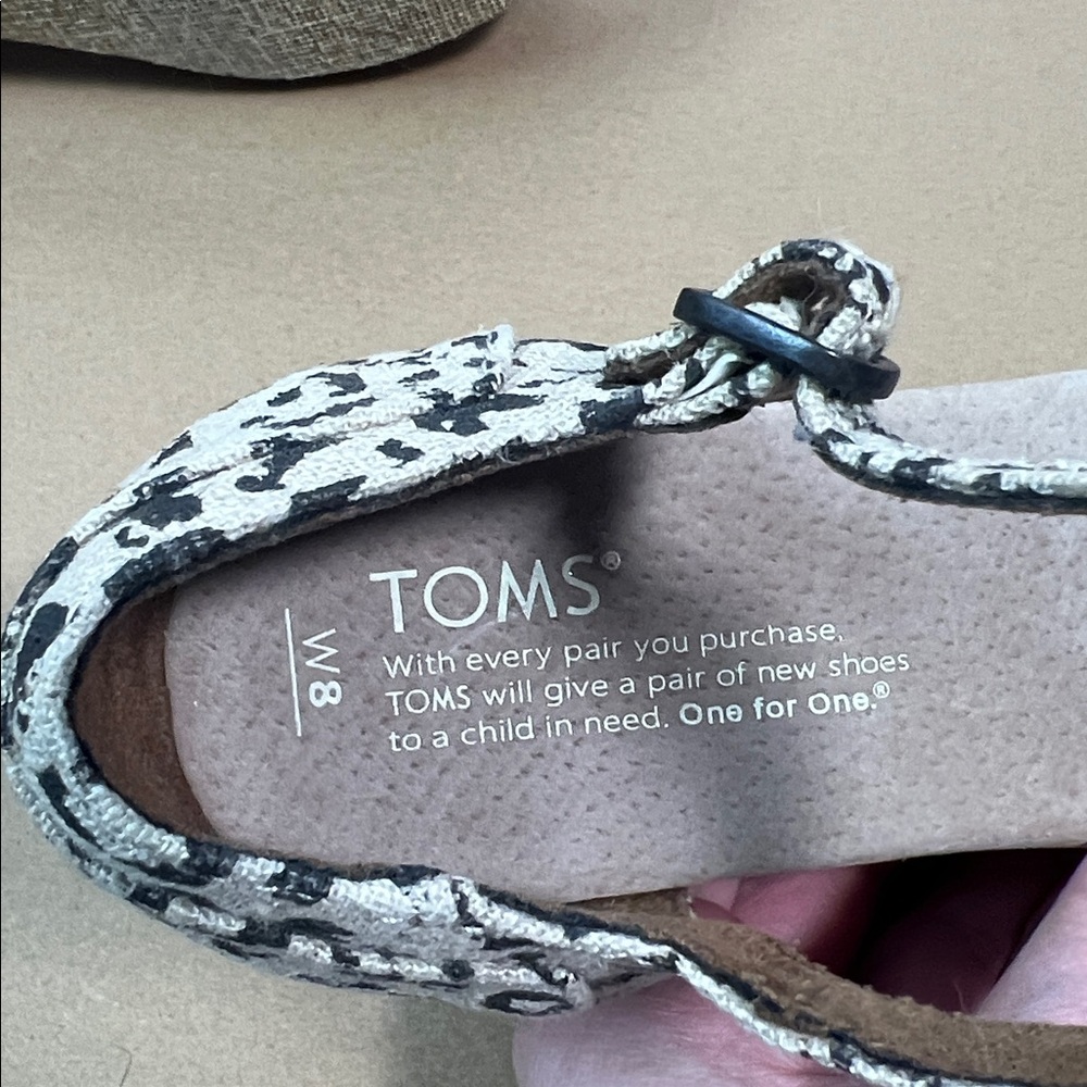 New Toms cheetah print platform wedge ankle
Strap open toe sandals 8 - Picture 8 of 9